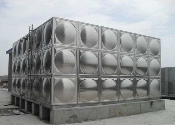 Tanque de água isolado de aço inoxidável polido de cor prateada com capacidade de 100 t