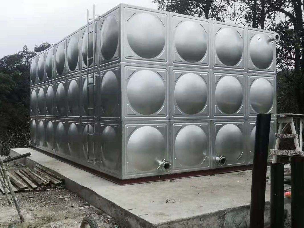 Tanques de água de aço inoxidável polido isolado 1,0 MPa 0,6 MPa Para exterior